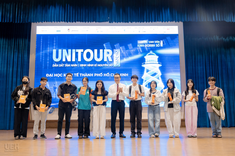 20250917075002 chuong trinh unitour 2025 tai ueh dan dat tam nhin dinh hinh ky nguyen (18)